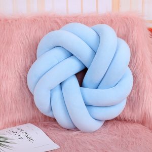 Knotted pillow