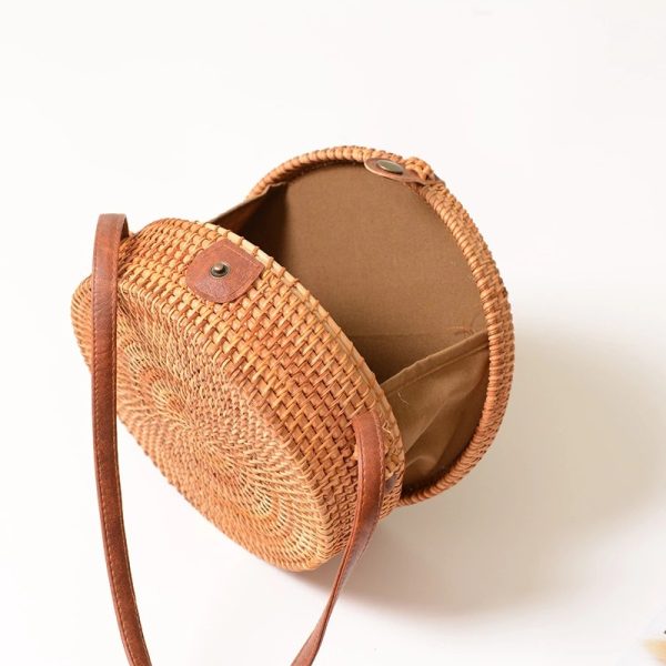 One-shoulder diagonal basket flap round woven bag - Image 2