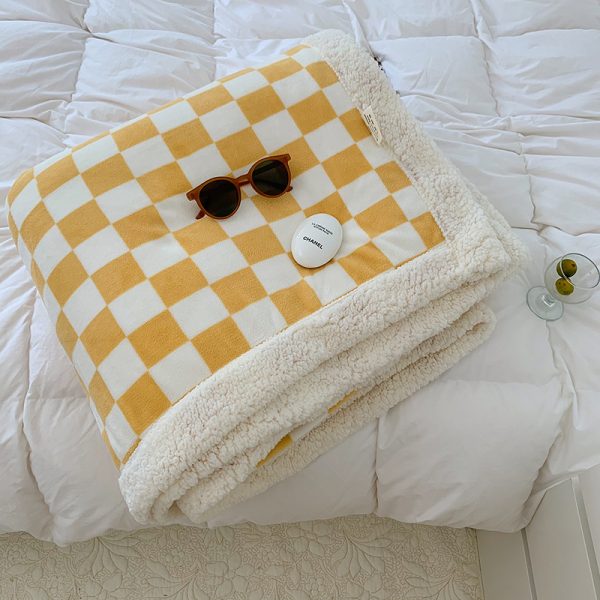 Nordic Style Checkerboard Autumn And Winter Thickened Milk Fleece Blanket - Image 6