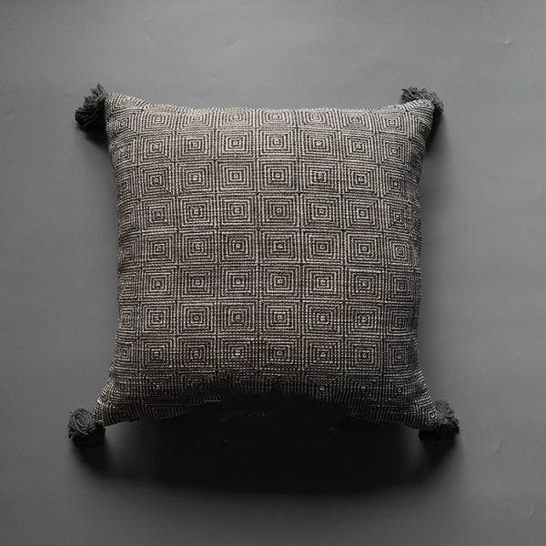 Japanese Original Wood Style Mid-vintage Tassel Cushion Cover Bedside Knitted Cushion - Image 4