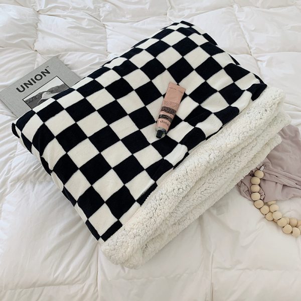 Nordic Style Checkerboard Autumn And Winter Thickened Milk Fleece Blanket - Image 4